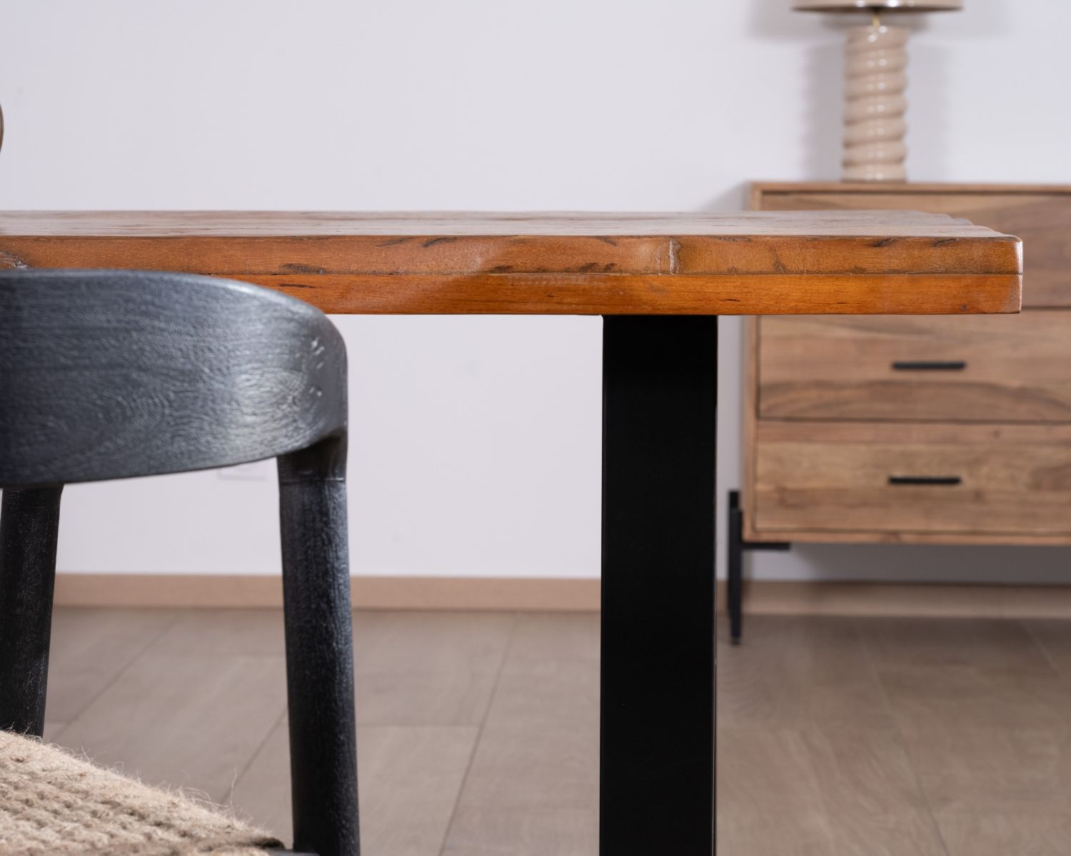 Tavolo da pranzo a U "Alésia" da 200 cm in legno riciclato e gambe in metallo nero