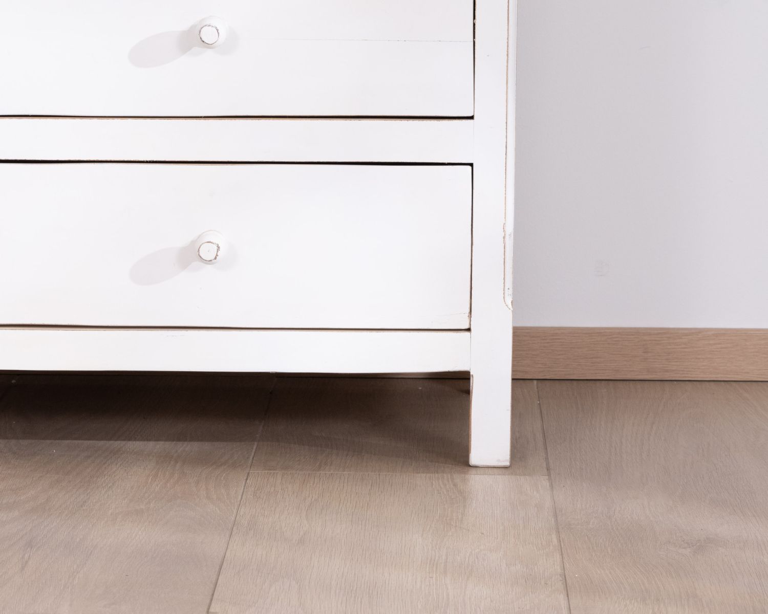 Cassettone "Equinoxe" a 6 cassetti in acacia bianca con piano naturale