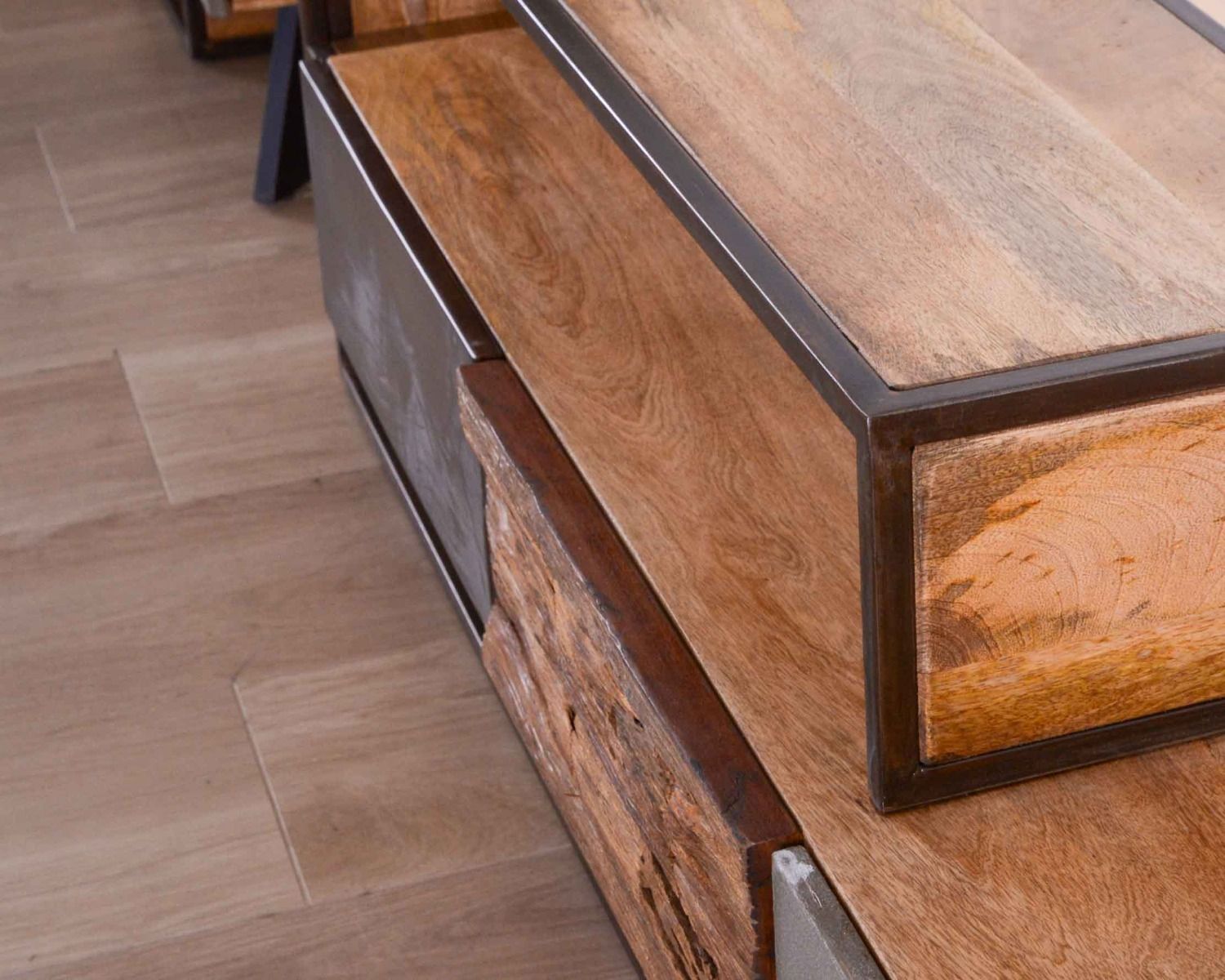 Mobile TV contemporaneo multimateriale "Mezzo" con illuminazione a LED