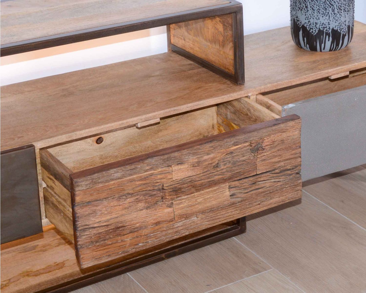 Mobile TV contemporaneo multimateriale "Mezzo" con illuminazione a LED