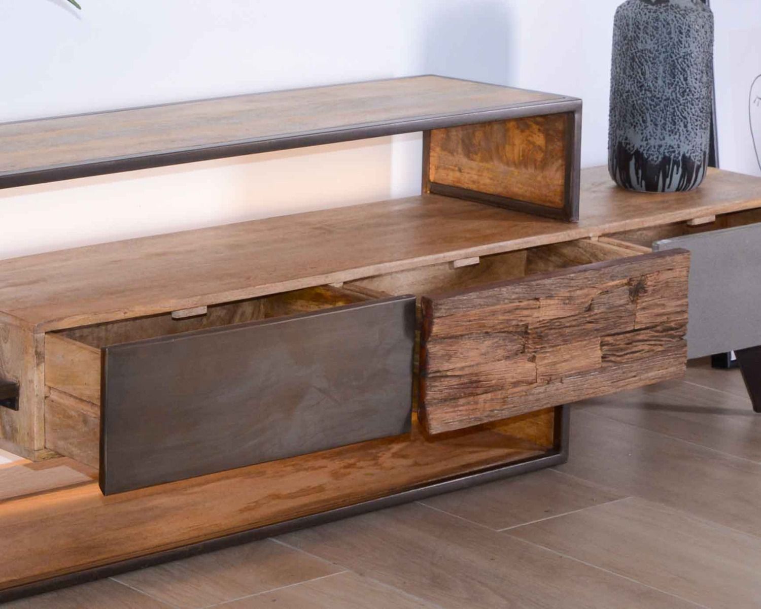 Mobile TV contemporaneo multimateriale "Mezzo" con illuminazione a LED