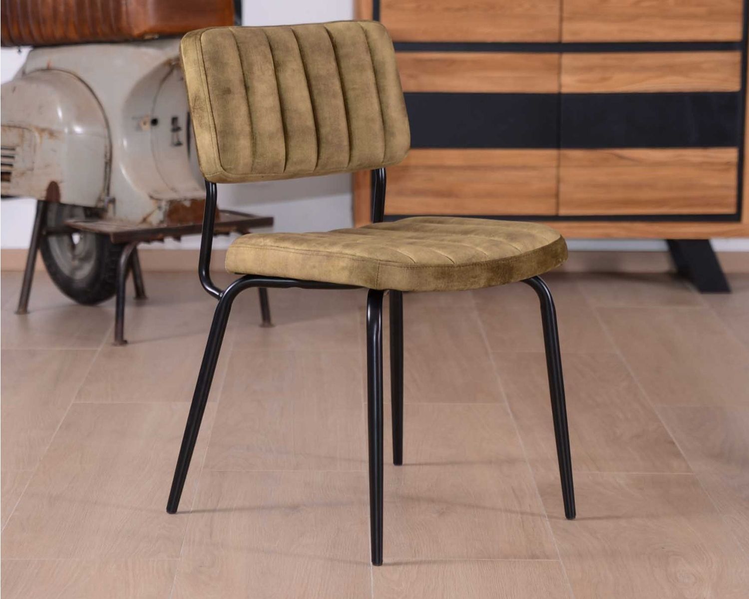 Set di 2 sedie retrò "Lia" in tessuto di velluto kaki e metallo nero