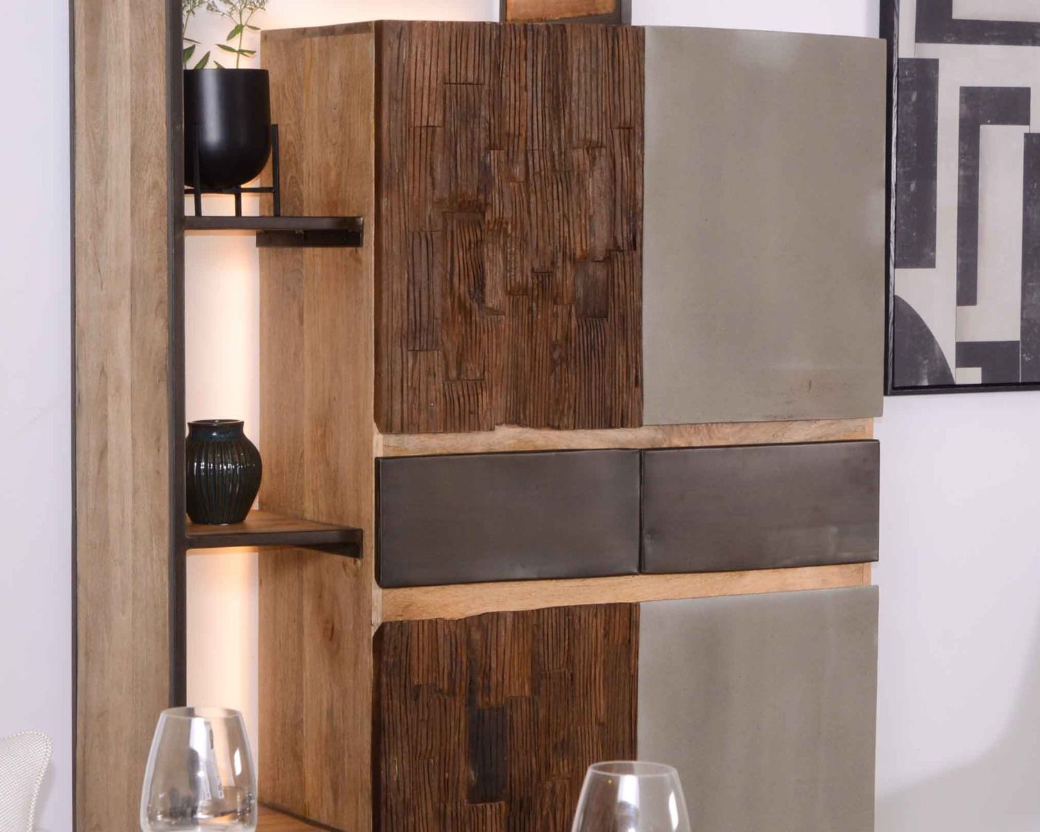 Mobile contemporaneo "Mezzo" con LED in legno, metallo e cemento