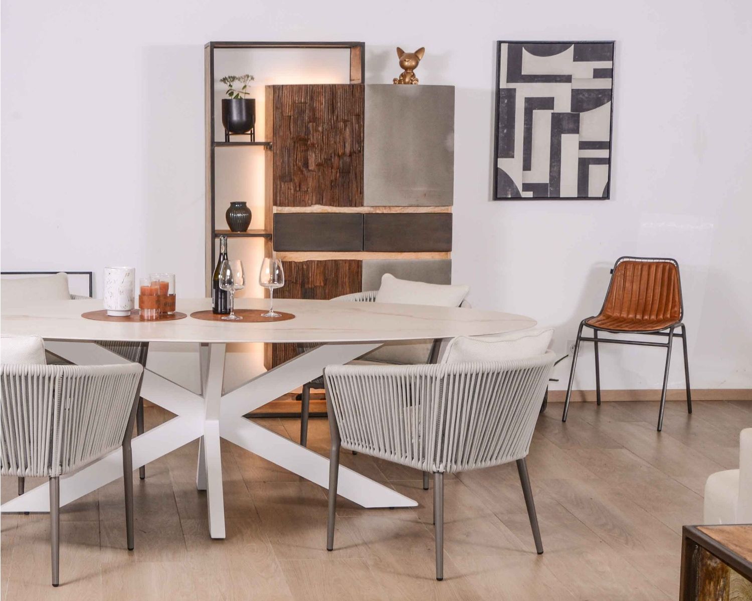 Mobile contemporaneo "Mezzo" con LED in legno, metallo e cemento