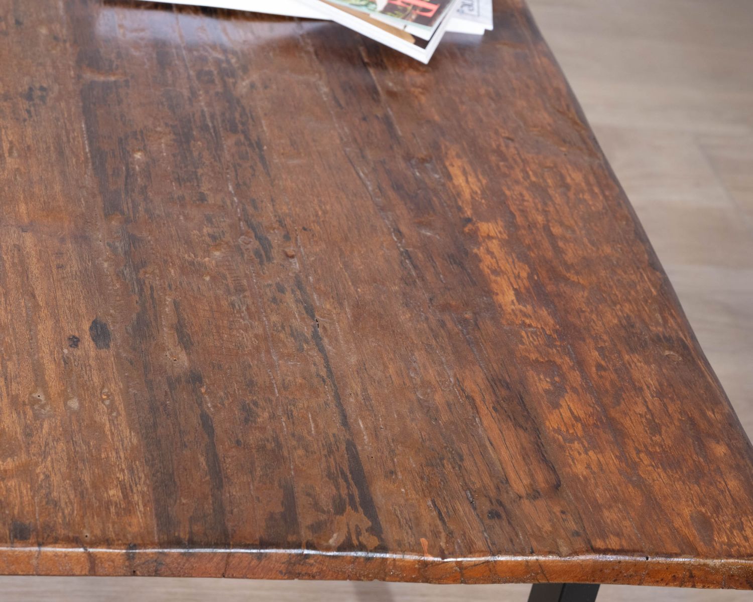 Tavolino in legno riciclato "Alésia" con gambe in metallo nero 