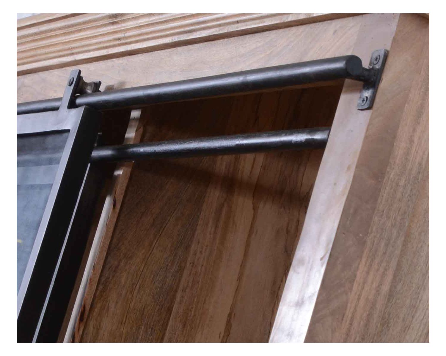 Libreria in stile manifatturiero "Haden" in legno di mango, metallo e vetro