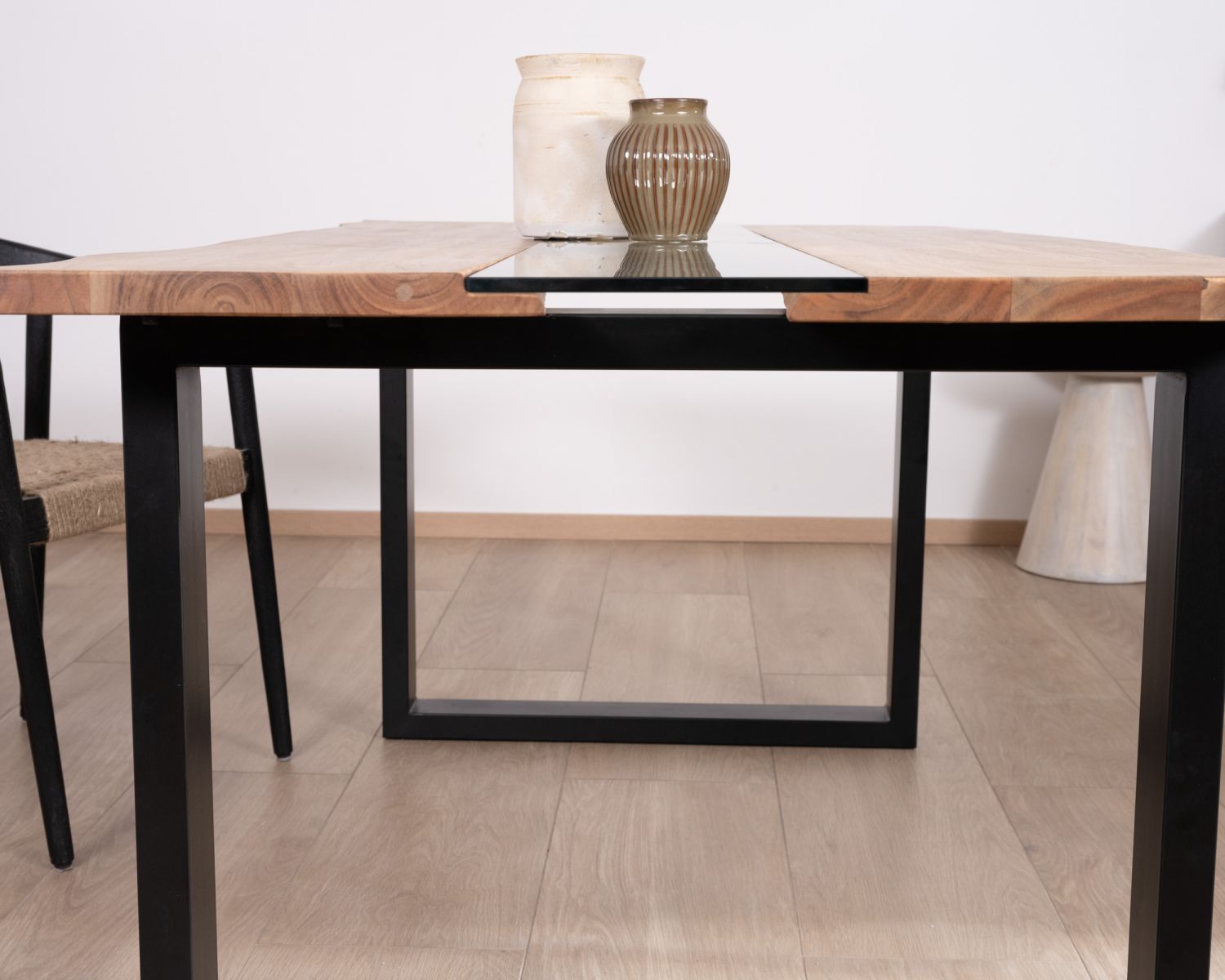 Tavolo da pranzo "Novelli" in acacia con centro in vetro 175 cm