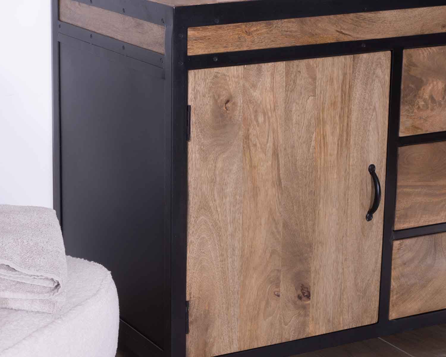 Mobiletto industriale "Atelier" da 150 cm in mango massiccio e metallo