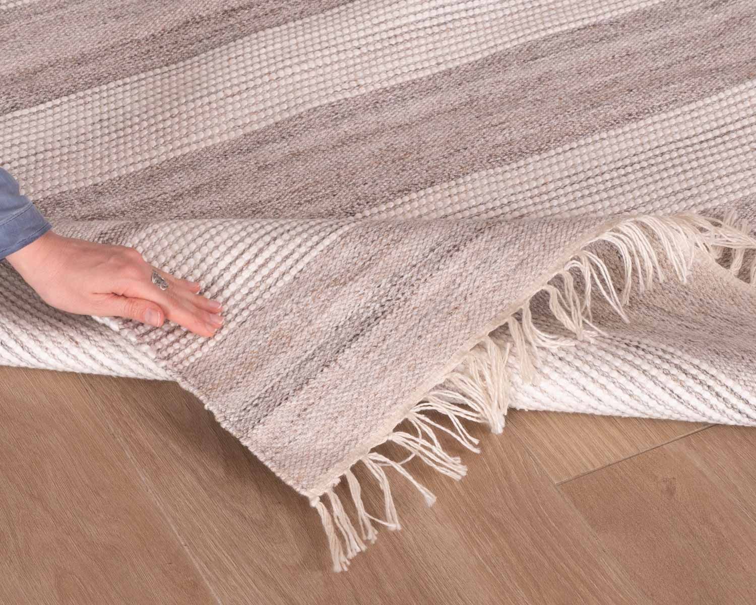 Tappeto grande con frange a righe in colori chiari "Chart" dimensioni 300x200cm