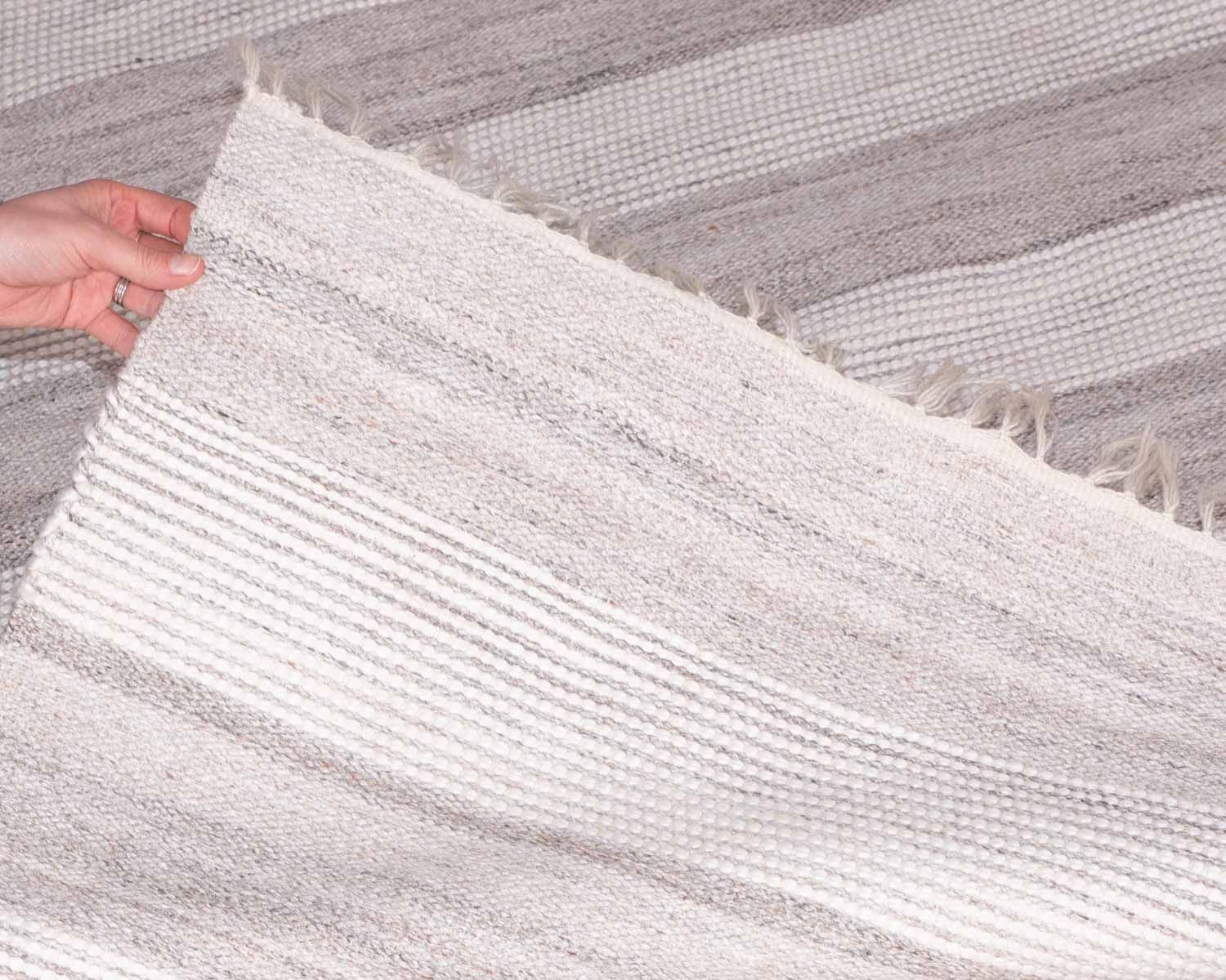 Tappeto grande con frange a righe in colori chiari "Chart" dimensioni 300x200cm