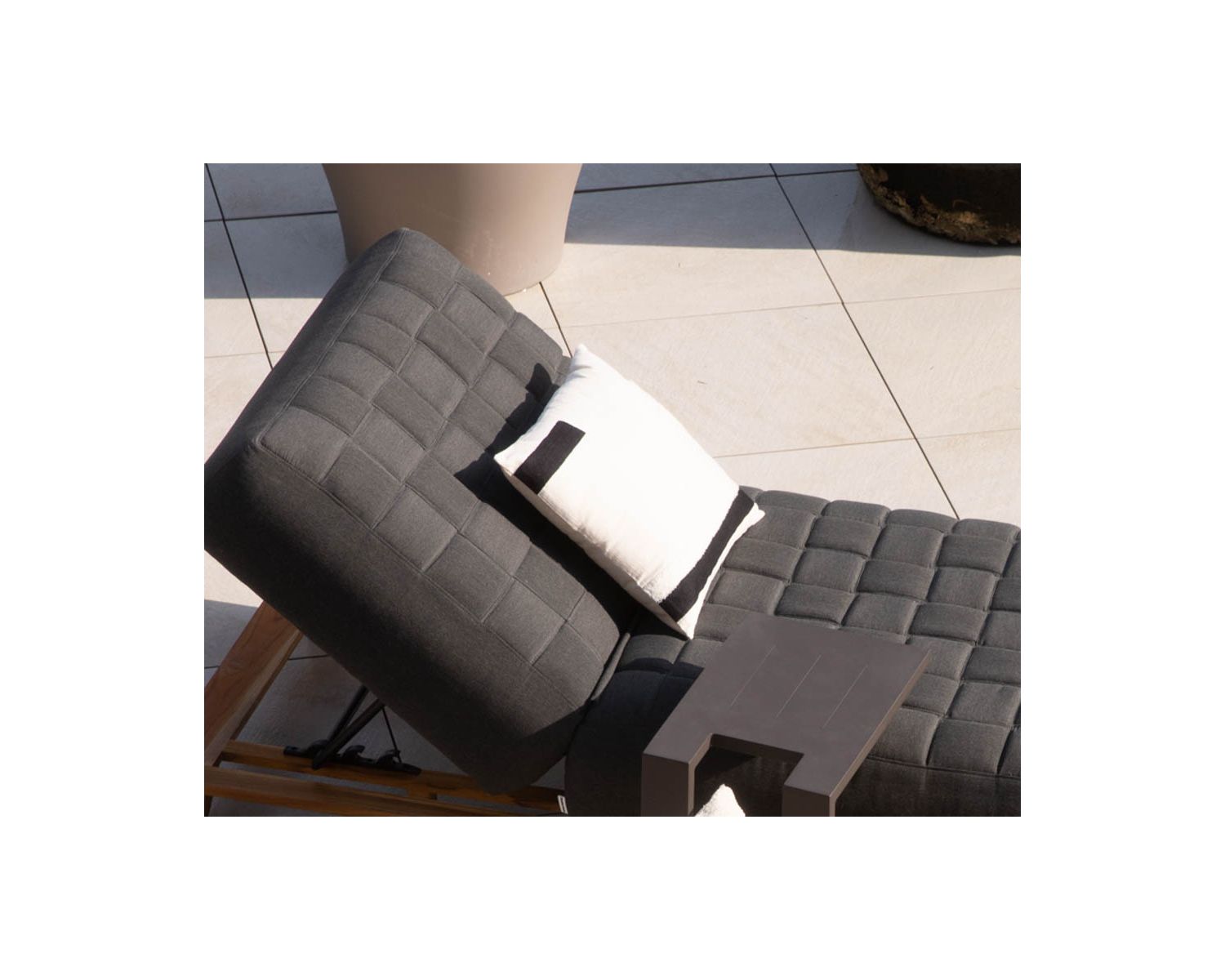 Cuscino quadrato "Chart" in cotone ricamato bianco e nero 45x45cm