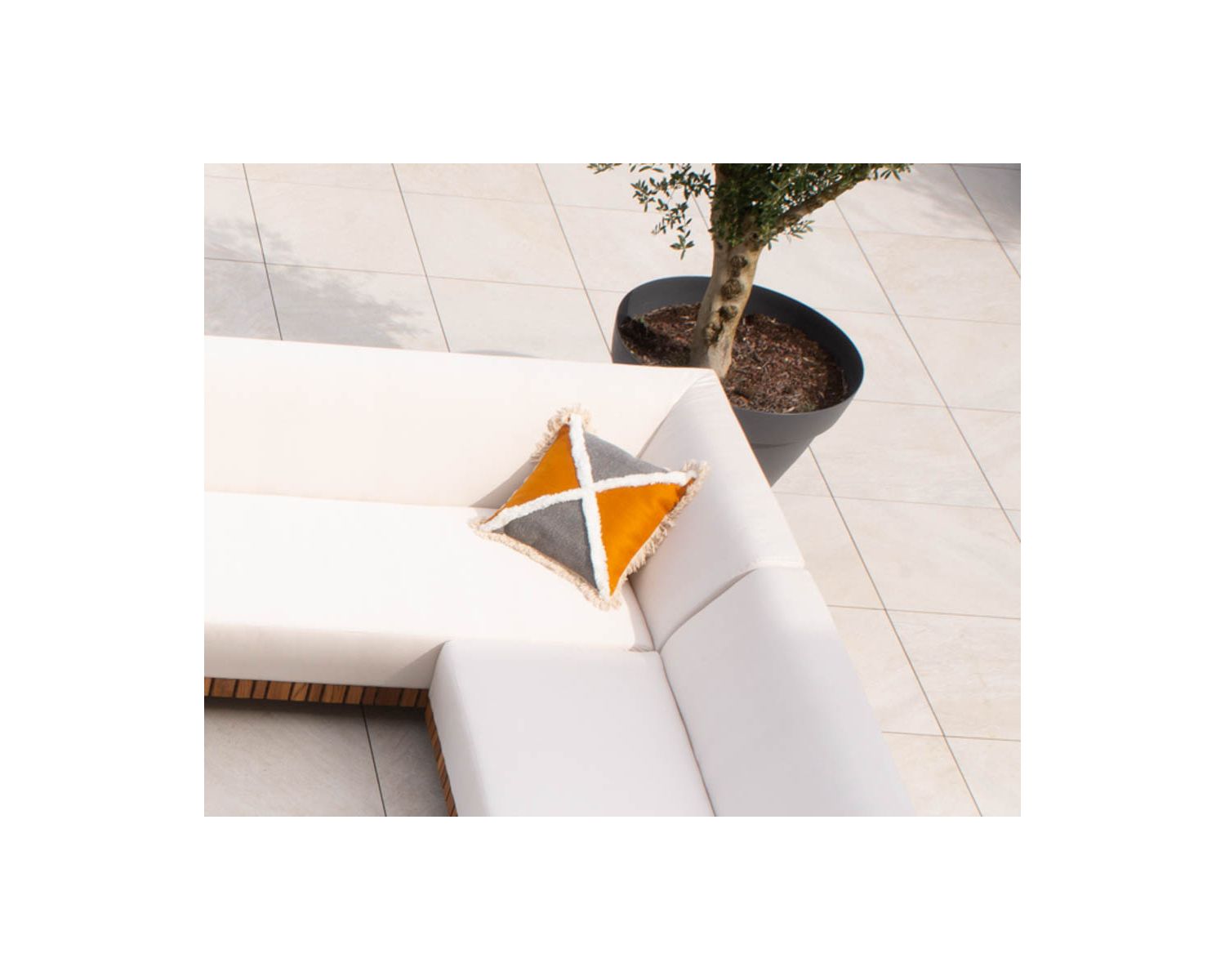 Cuscino quadrato "etnico" in cotone bicolore con frange 45x45cm