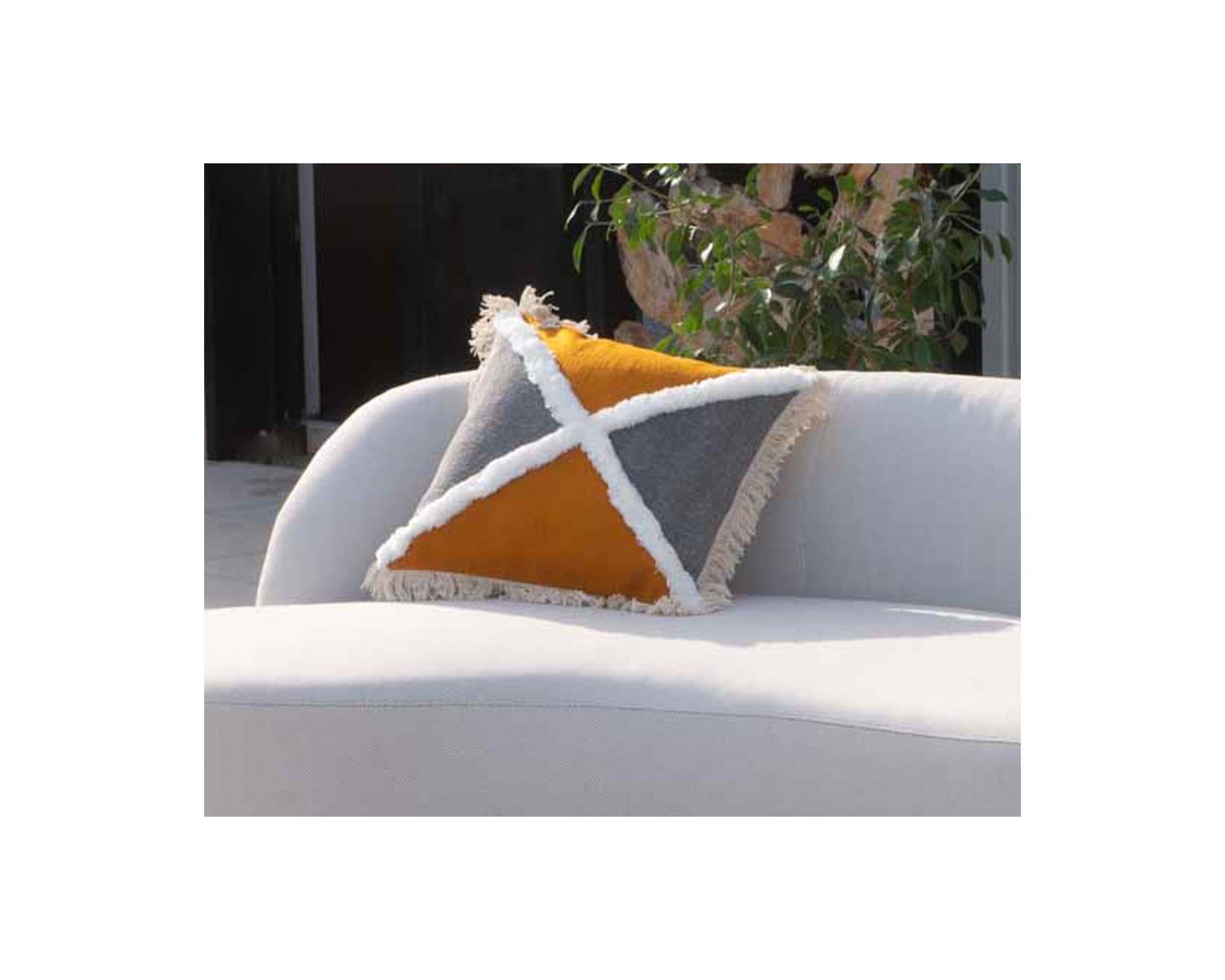 Cuscino quadrato "etnico" in cotone bicolore con frange 45x45cm