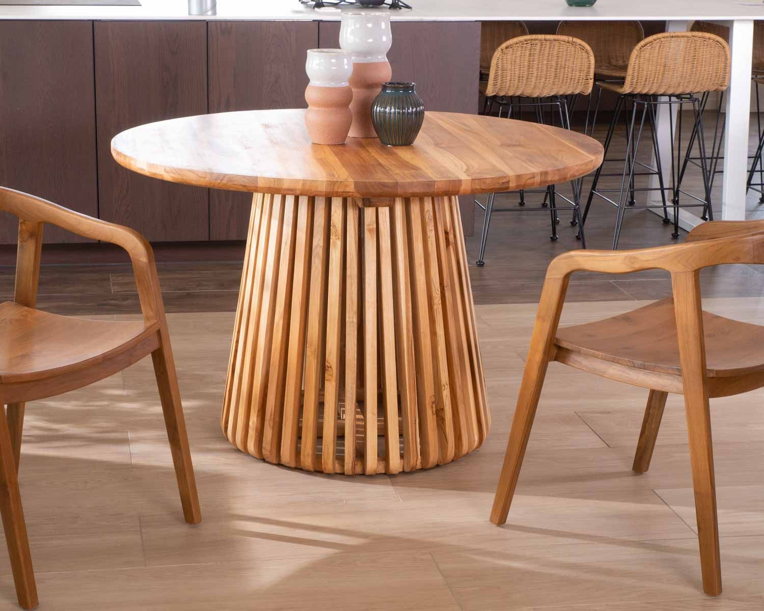 Tavolo rotondo in teak "Dutipi" con gamba centrale 120 cm