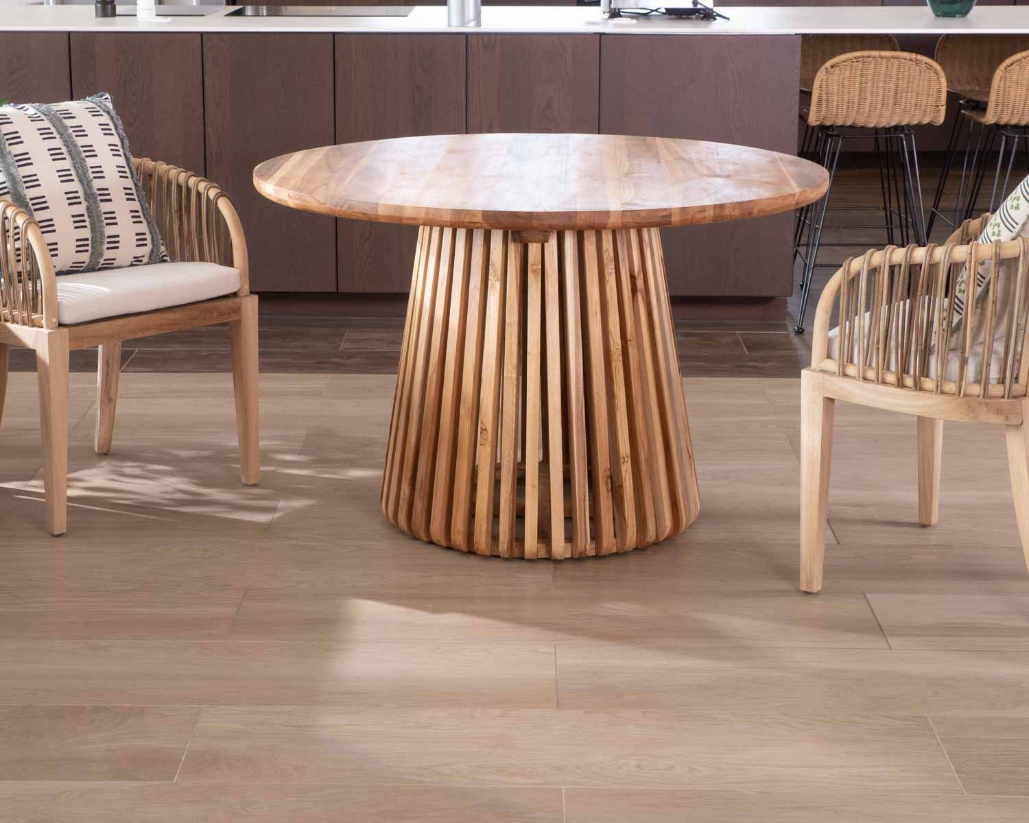 Tavolo rotondo in teak "Dutipi" con gamba centrale 120 cm