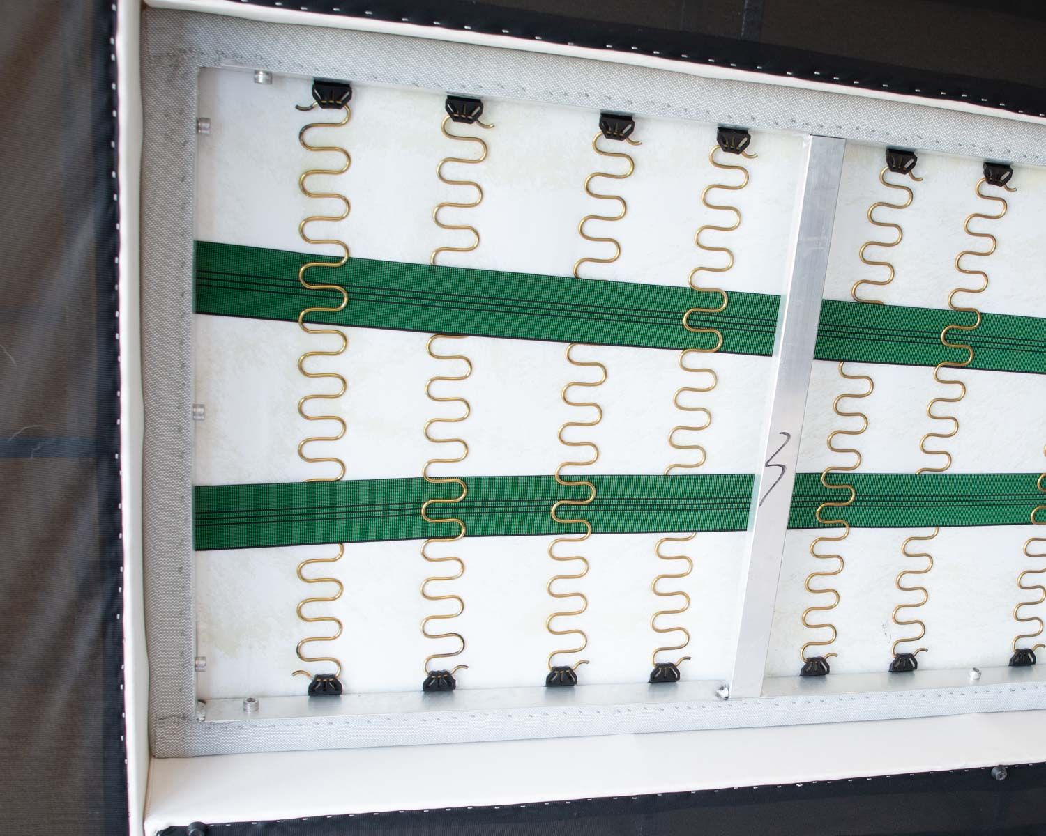 Lettino "Saint Tropez" in stile futon in grigio chiaro e lino