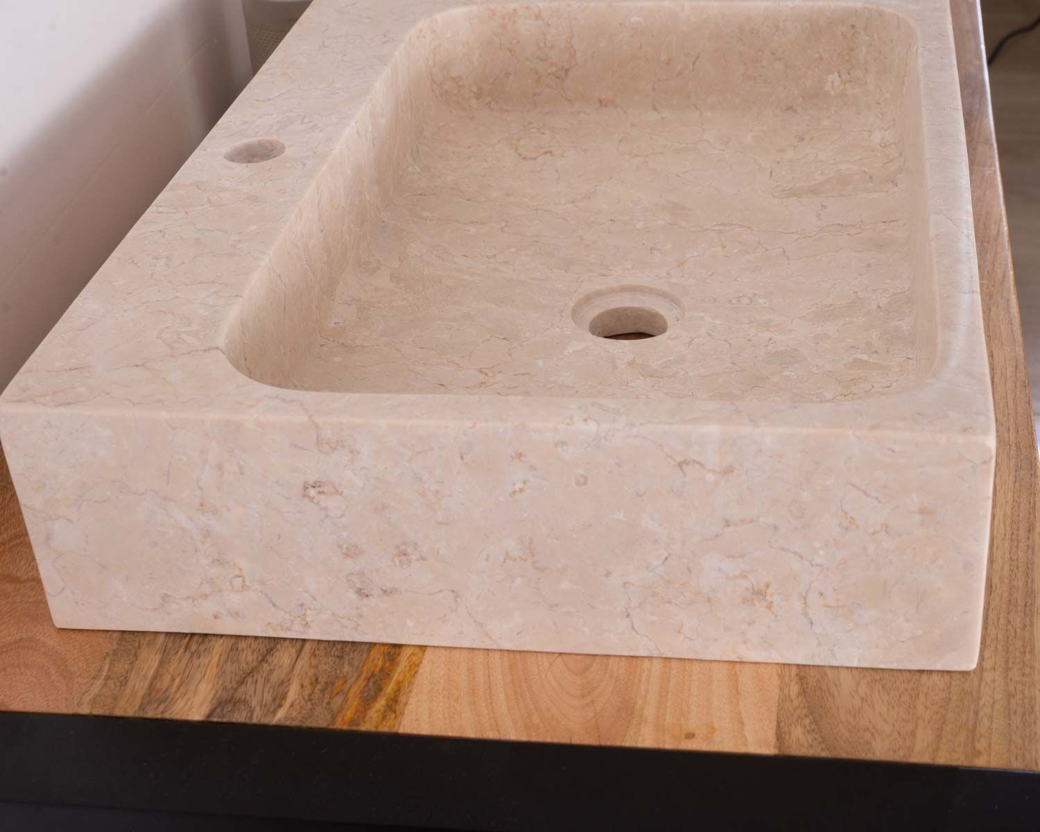 Lavabo rettangolare di design "Stone" in marmo beige lucido