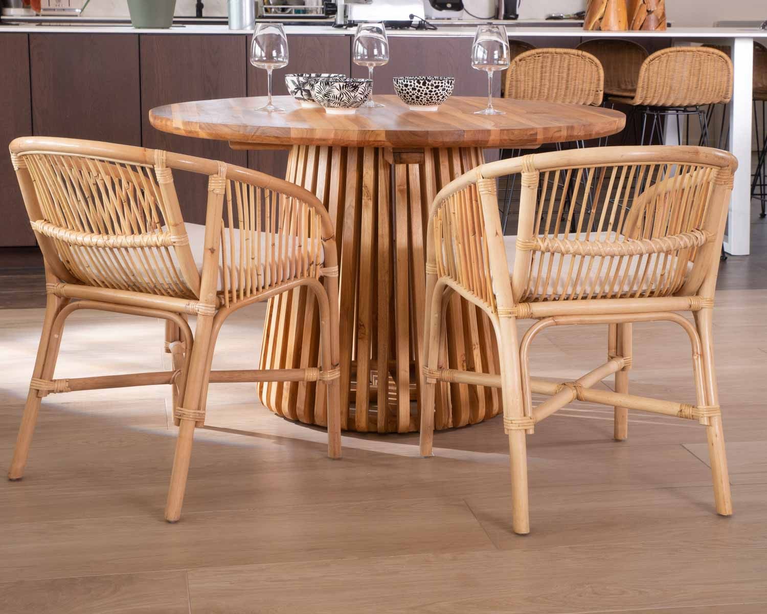Tavolo rotondo in teak "Dutipi" con gamba centrale 120 cm