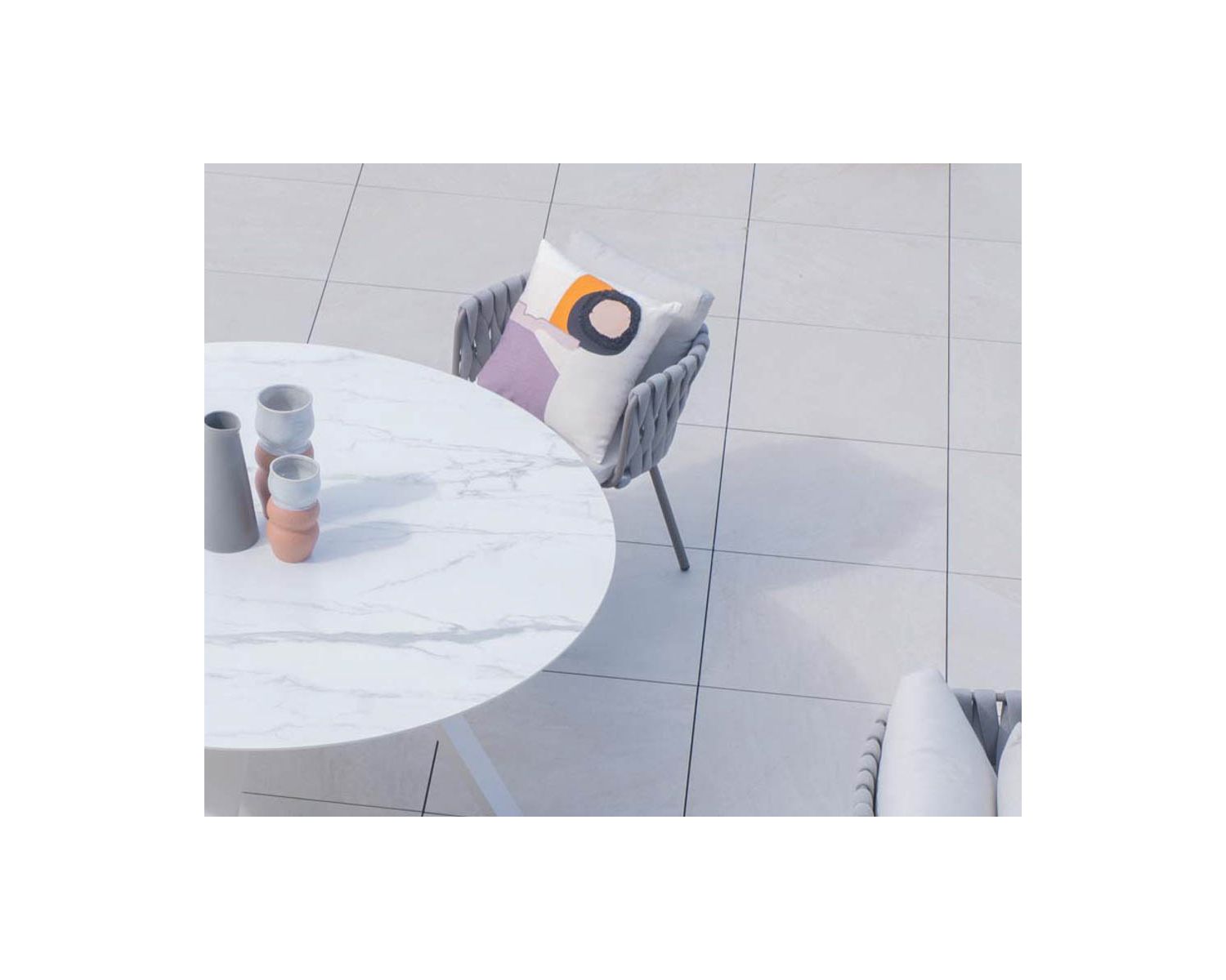 Tavolo rotondo "Chinon" in ceramica bianca e alluminio da 160 cm