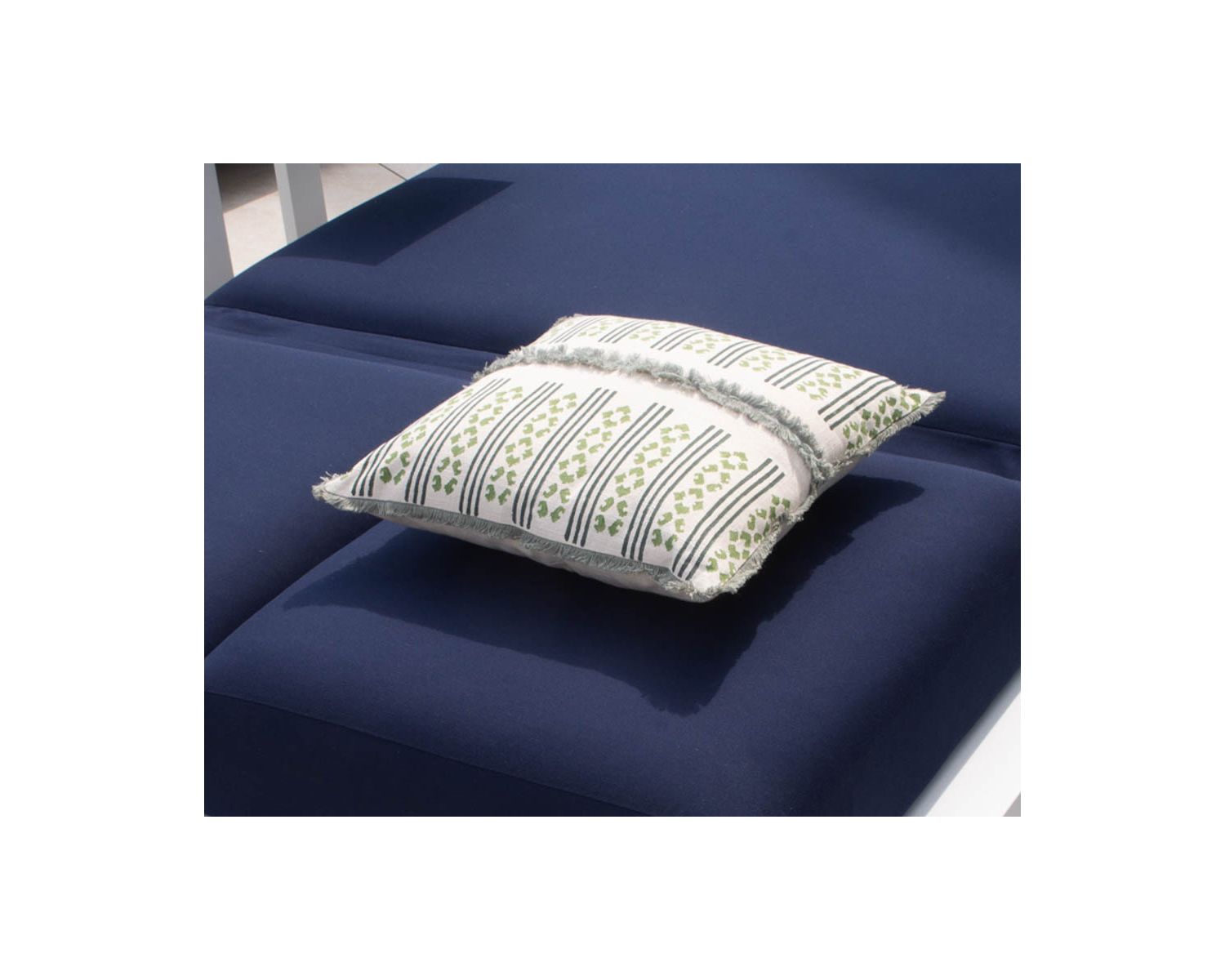 Cuscino decorativo quadrato "estero" beige e verde con frange di lino