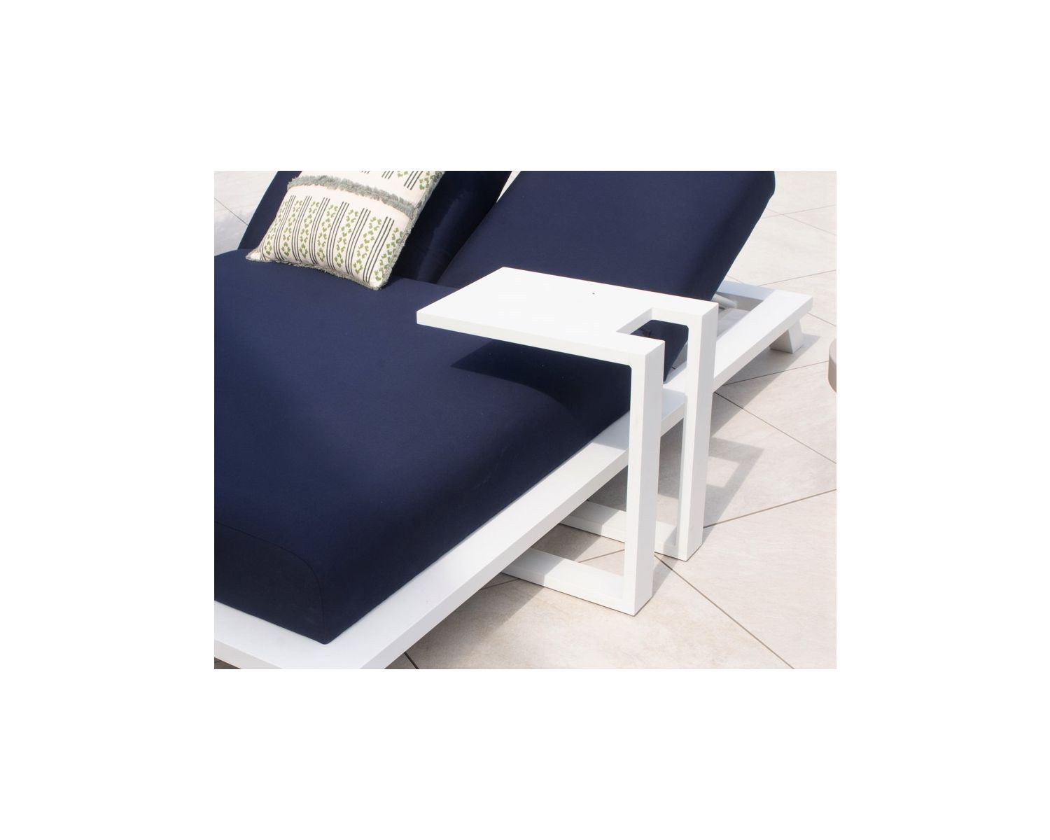 Tavolino design in alluminio bianco "Lazy Beach