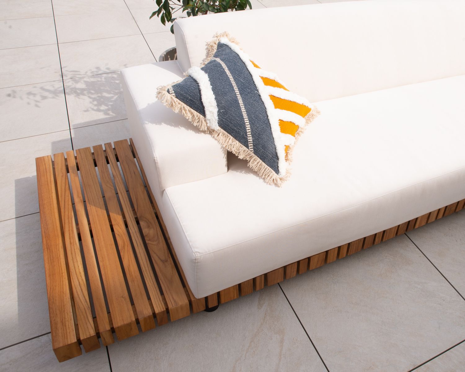 Cuscino decorativo "etnico" 45x45 cm con motivo patchwork tricolore