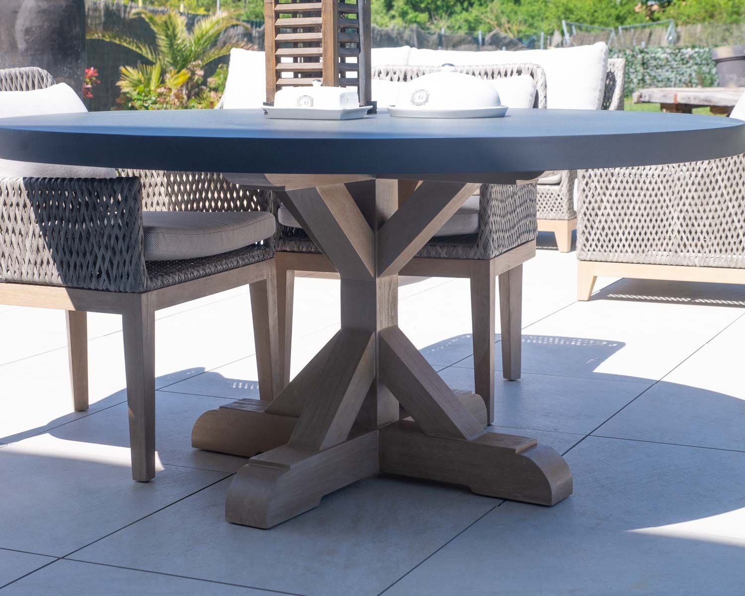 Tavolo da pranzo rotondo per esterni "Porticcio" da 150 cm in teak con piano in alluminio