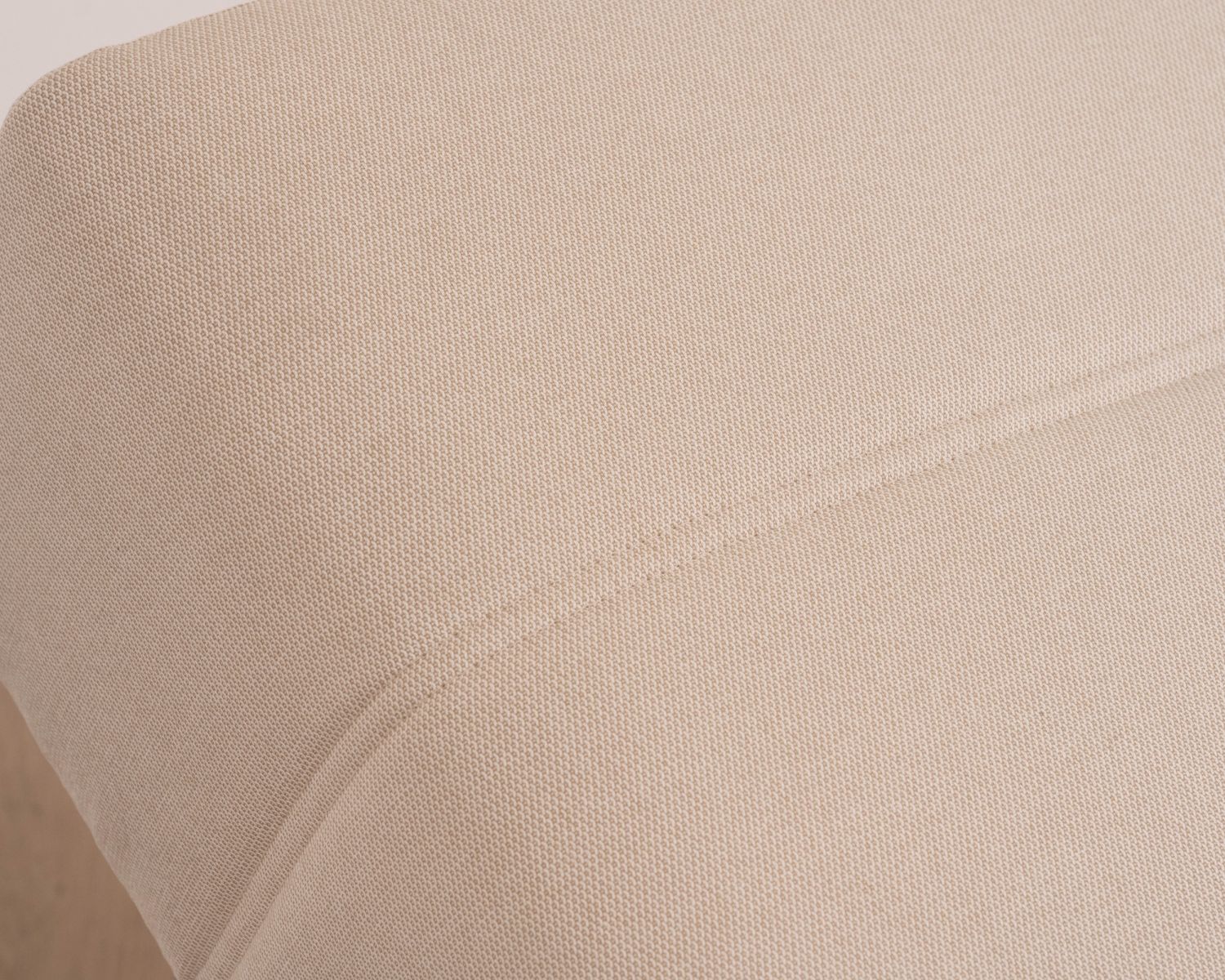 Lettino prendisole in elegante tessuto crema con cuciture esterne speciali "Sunset Bay"