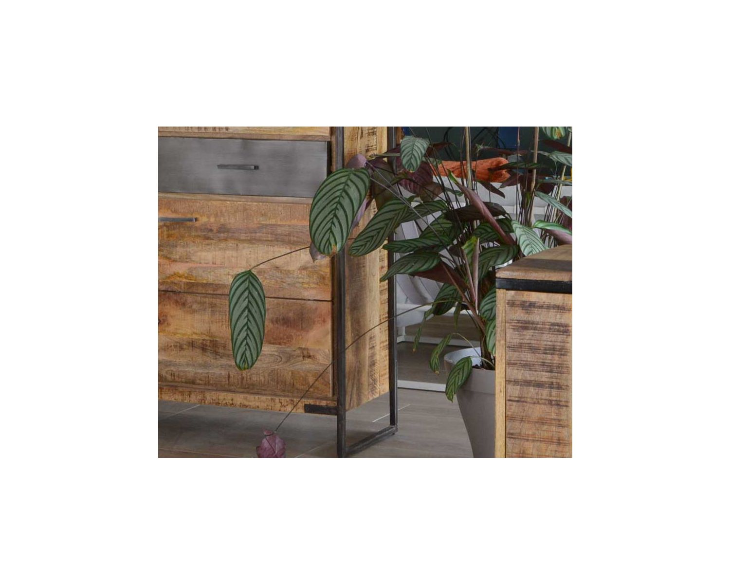 Armadio per porcellane in legno di mango e metallo in stile industriale "Shade