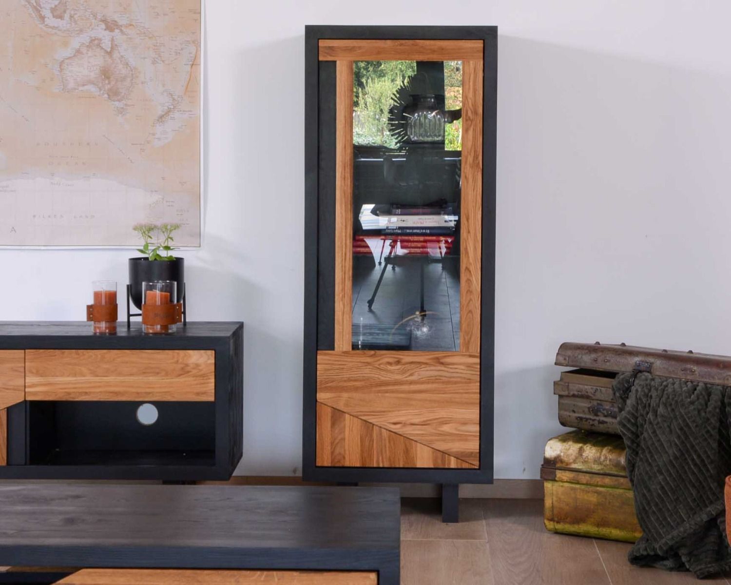 Vetrina a 1 anta in vetro e legno massiccio "Flix" in stile moderno 