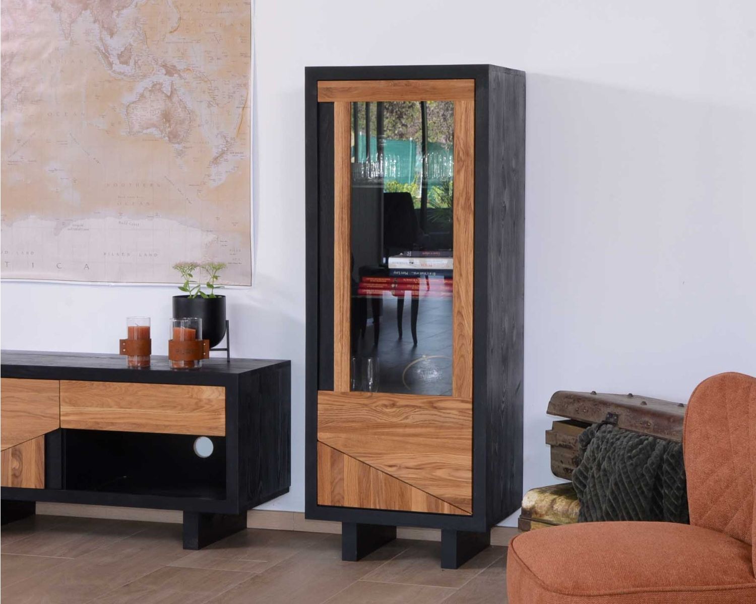 Vetrina a 1 anta in vetro e legno massiccio "Flix" in stile moderno 