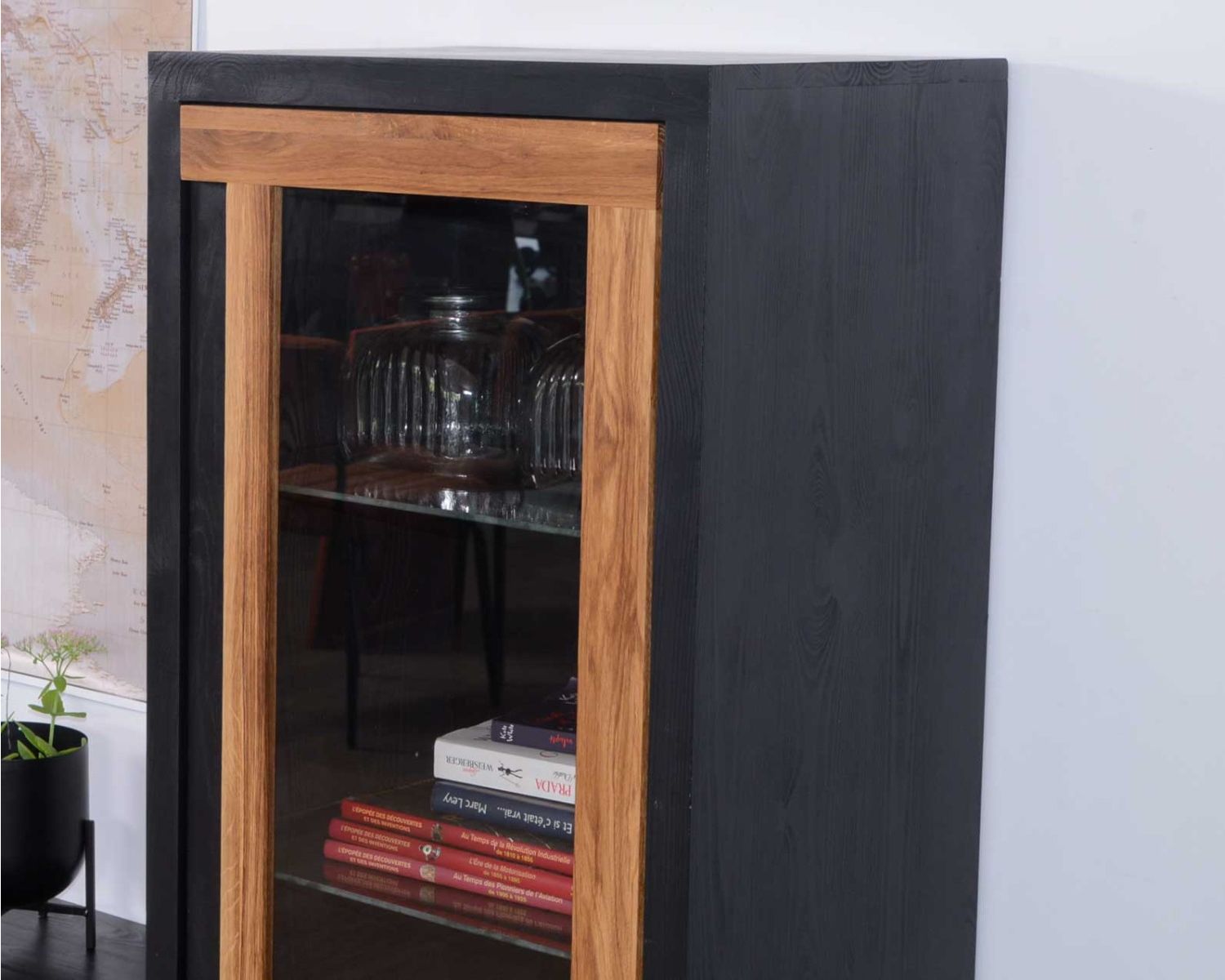 Vetrina a 1 anta in vetro e legno massiccio "Flix" in stile moderno 