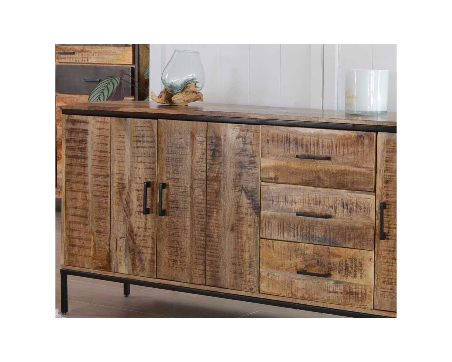 Grande credenza multigabinetto "Mango" in legno massiccio e metallo