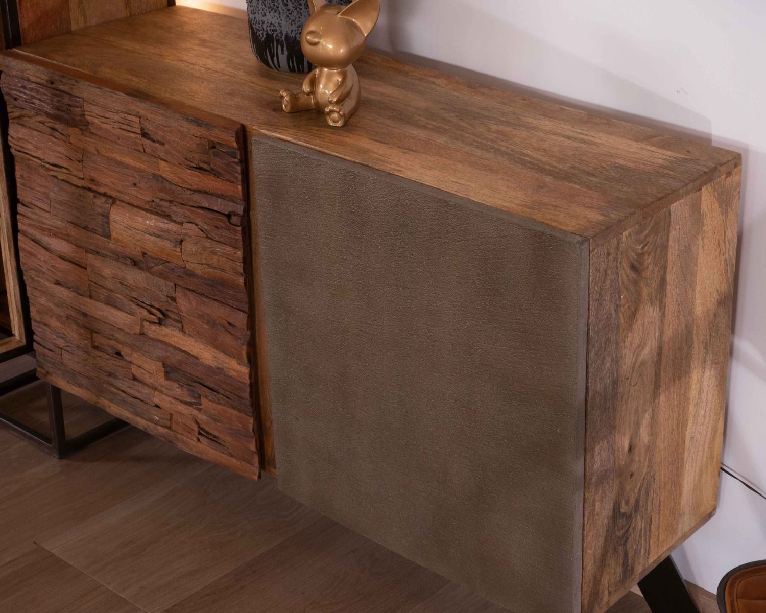 Buffet design "Mezzo" 3 ante 2 cassetti legno e cemento