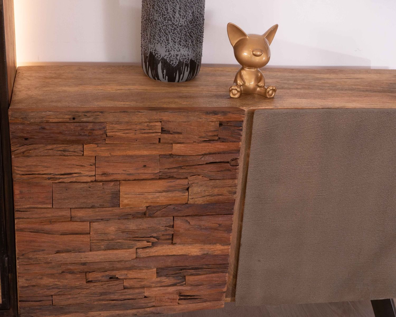 Buffet design "Mezzo" 3 ante 2 cassetti legno e cemento