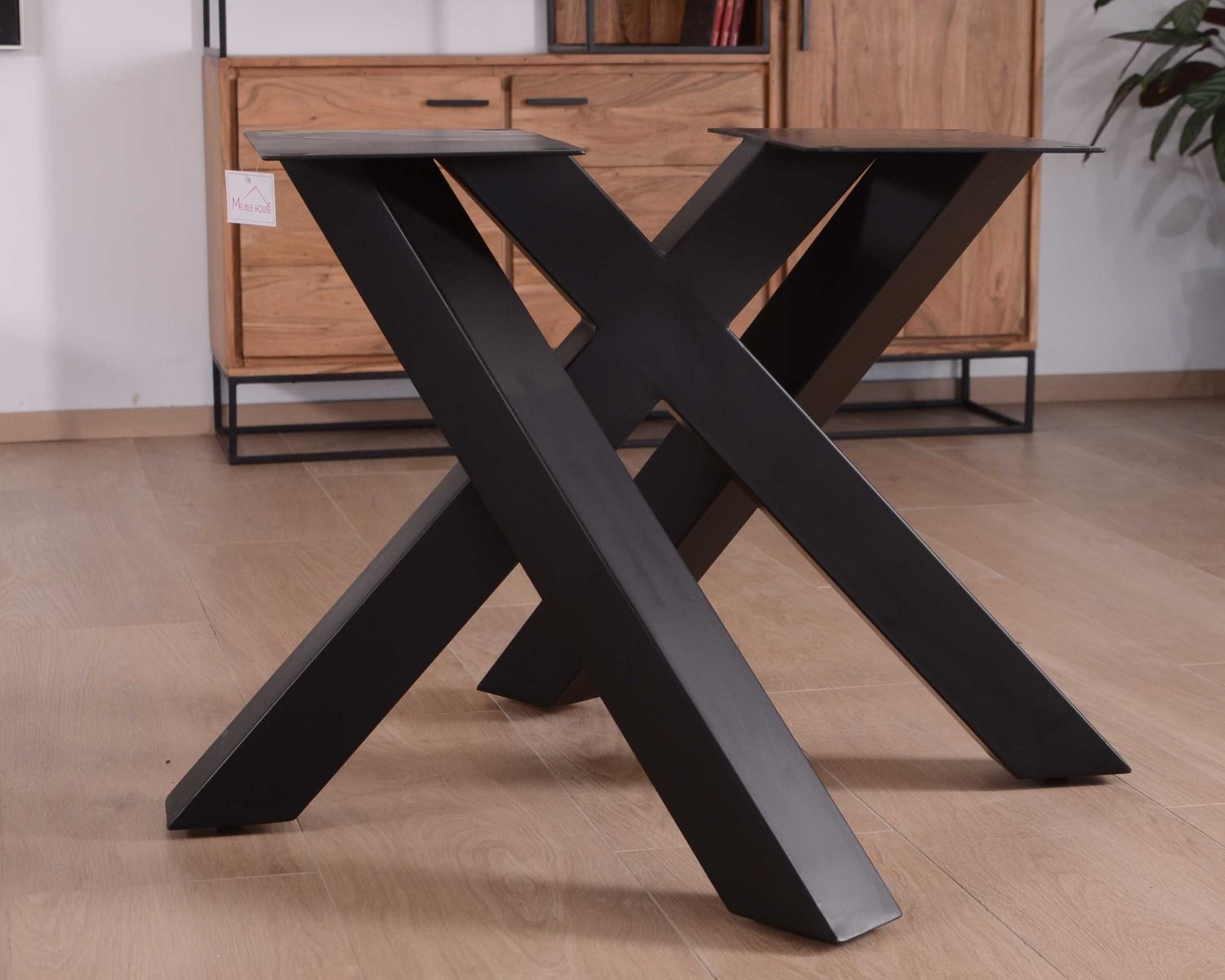 Tavolo quadrato "Baillif" in acacia naturale e metallo nero 150x150 cm