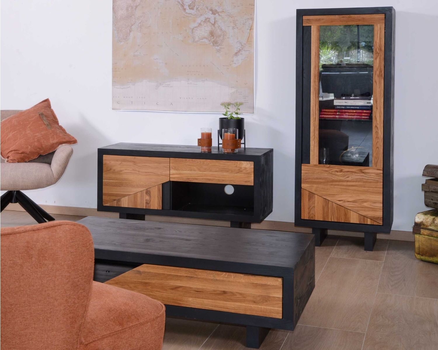 Porta TV "Flix" in legno massiccio e design naturale 119 cm