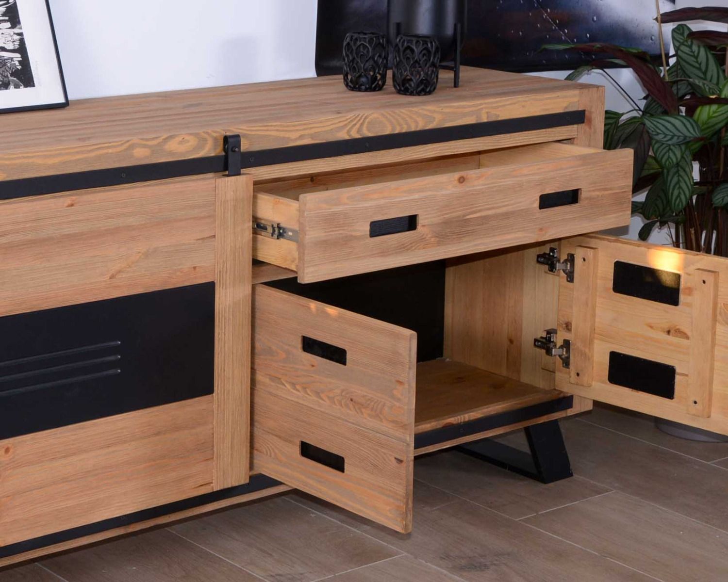 Grande credenza industriale "Cardiff" in legno e pino massiccio spazzolato