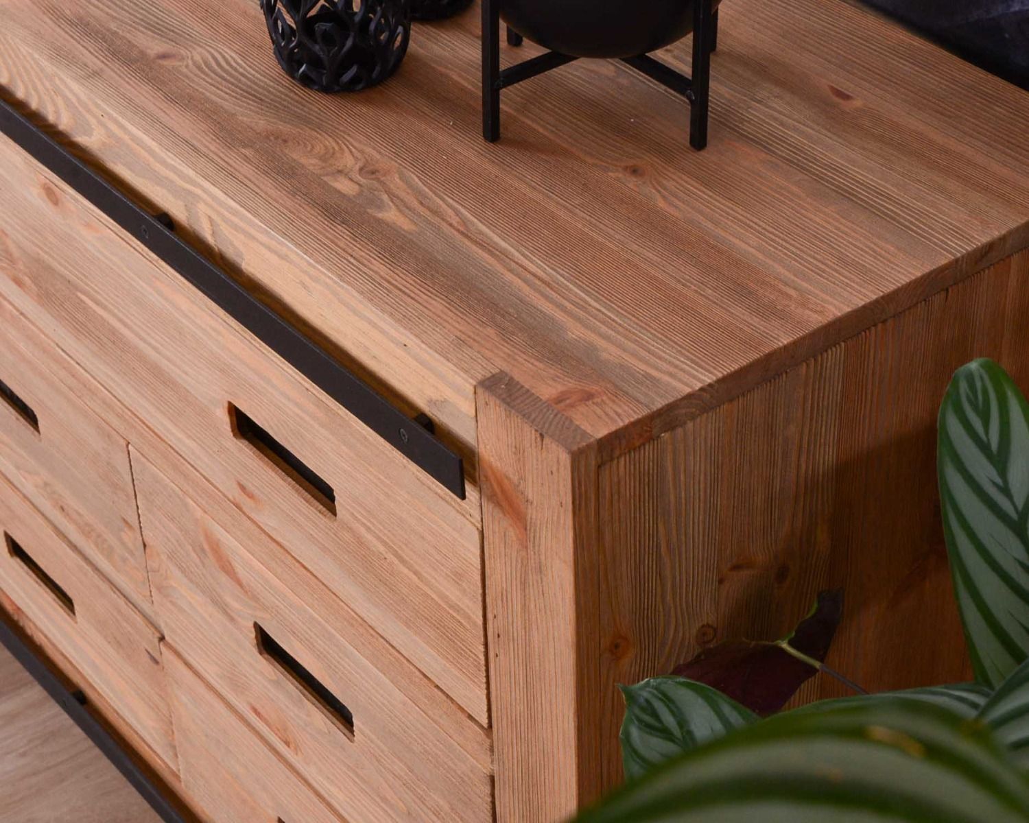 Grande credenza industriale "Cardiff" in legno e pino massiccio spazzolato