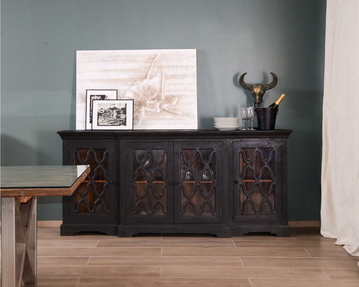 Mobile da appoggio in legno massiccio "Batti" in stile retrò con ante in vetro