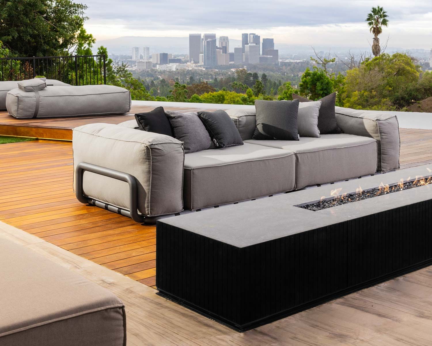 Divano da terrazzo modulare grande "Escale" in tessuto casual grigio