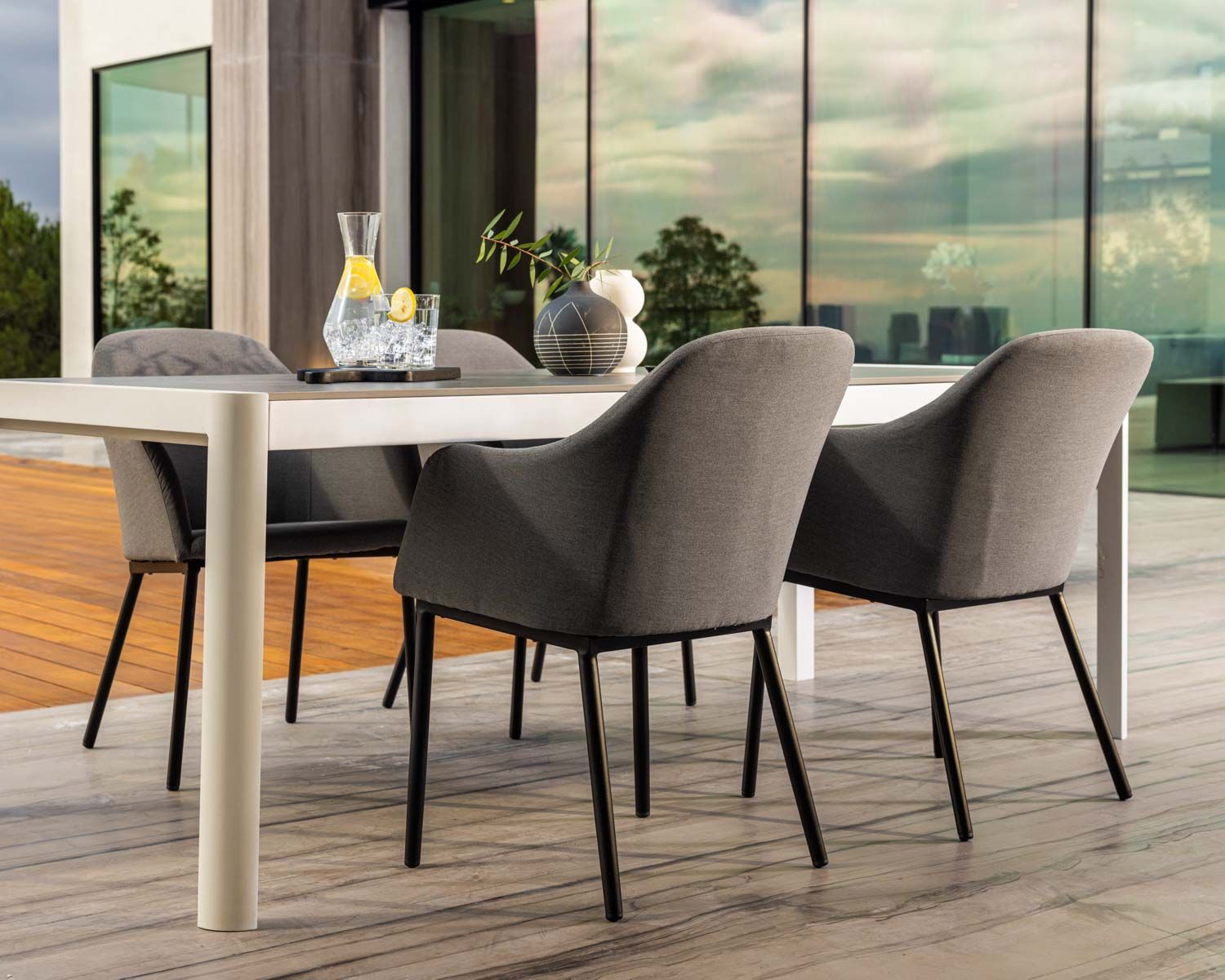 Sedia da esterno moderna "Sokha Beach" in tessuto Sunbrella grigio scuro