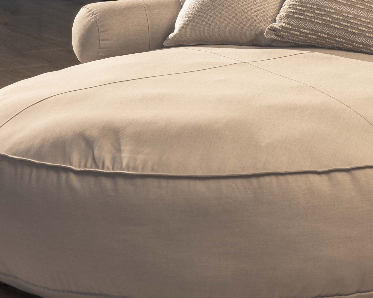 Lettino rotondo morbido beige diametro 1m80 "Saint Tropez