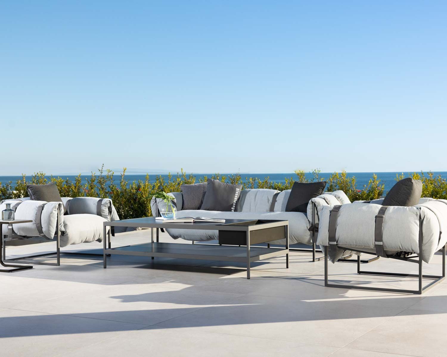 Poltrona da giardino trapuntata grigio chiaro ultra confortevole "Paquetage" con struttura in alluminio