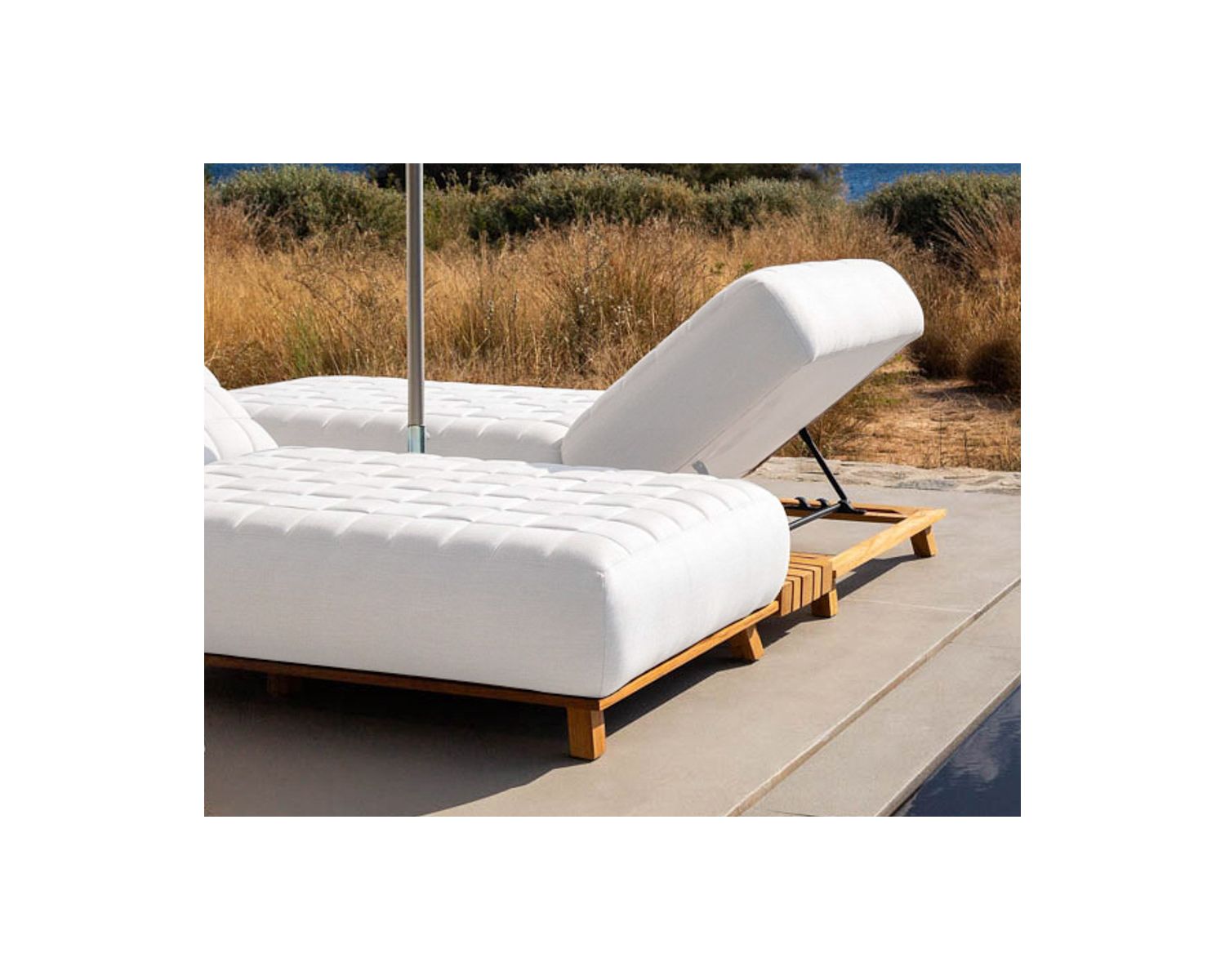 Poltrona lounge "Lombok" ultra-confortevole in tessuto Sunbrella teak bianco sporco