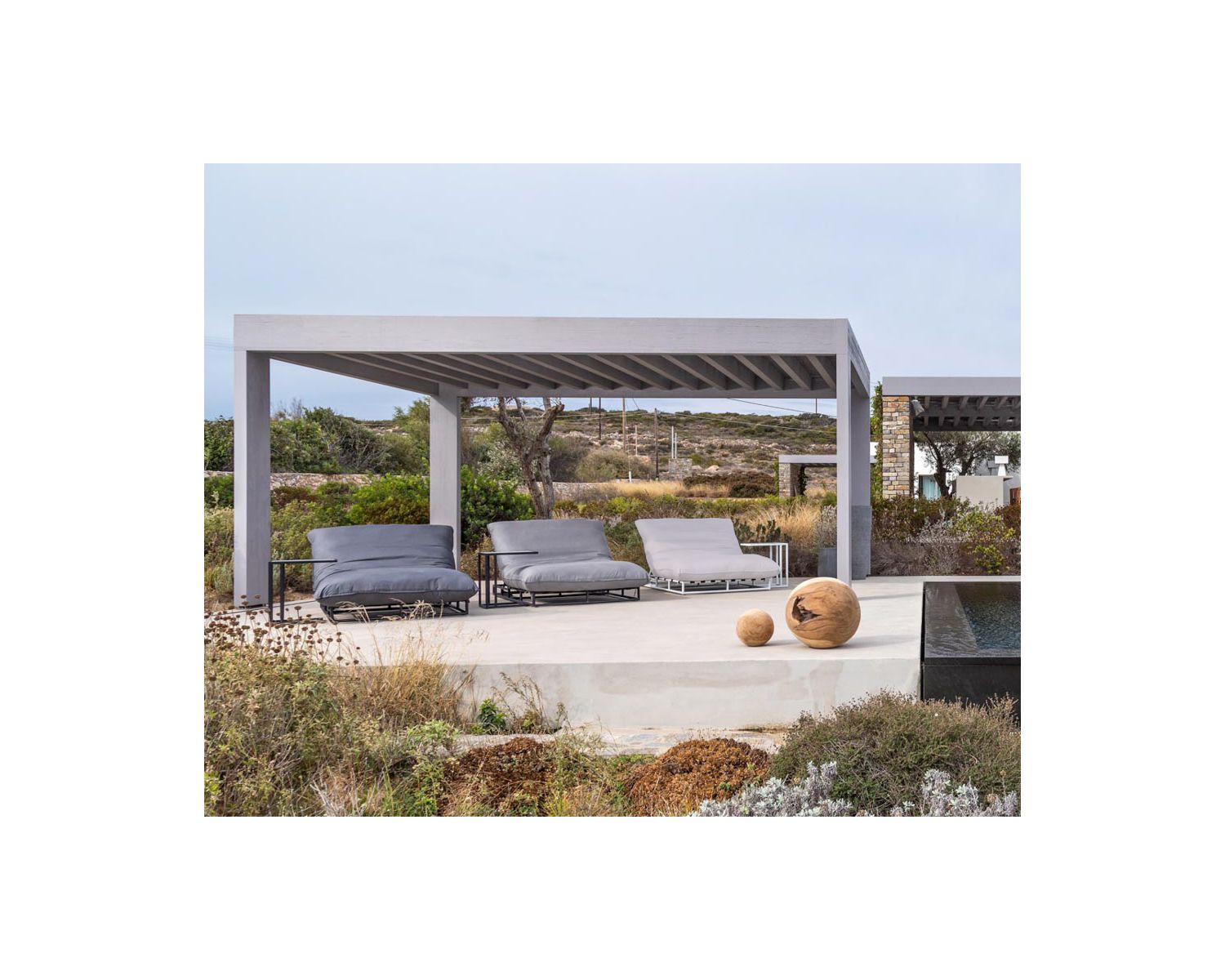 Lettino lounge doppio "Sipura Island" in alluminio e tessuto per esterni grigio chiaro