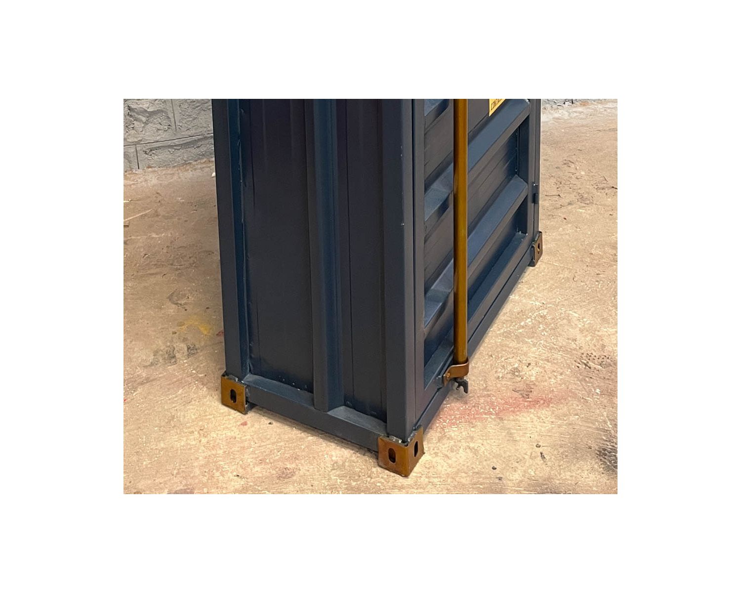 Mobile bar contenitore "Crazy" in metallo e legno blu notte. altezza 178 cm