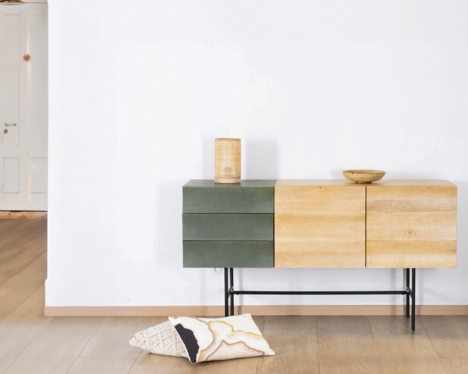 Credenza japandi "Elegancy" a 3 ante bicolore in legno e metallo 150 cm