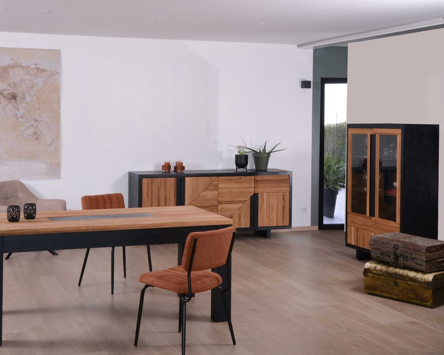 Credenza contemporanea bicolore in legno massiccio "Flix" con 3 ante e 1 cassetto