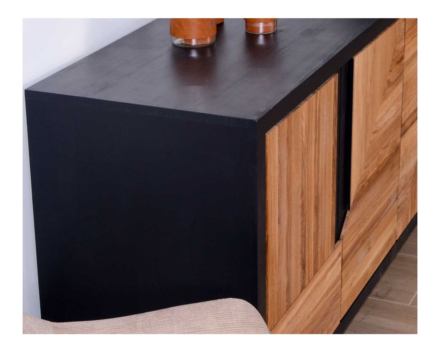 Credenza "Flix" nera e legno in stile contemporaneo a 4 ante e 1 cassetto